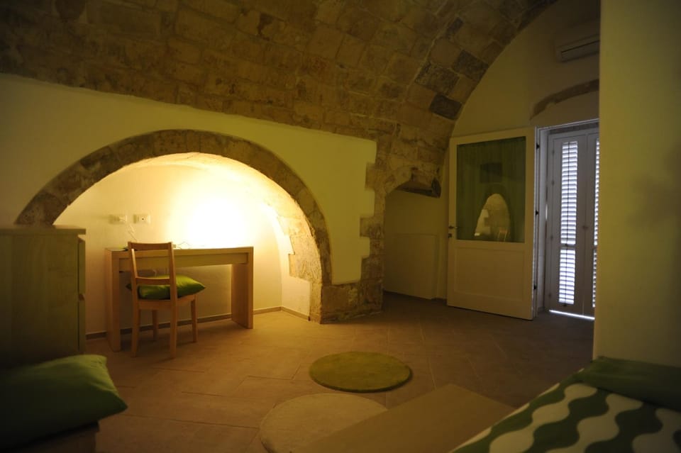 Photo of the whole room, Seating area, Bedroom