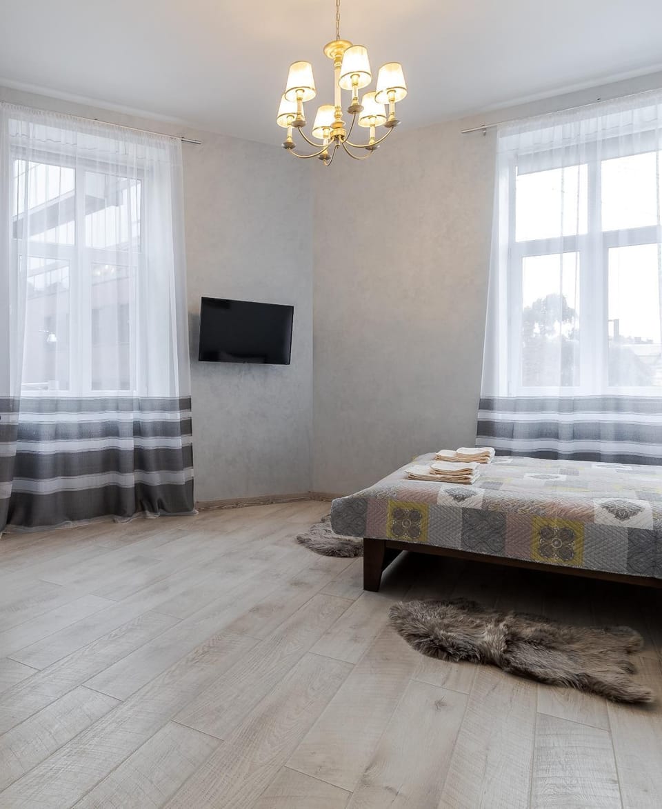 Bed, TV and multimedia, Photo of the whole room