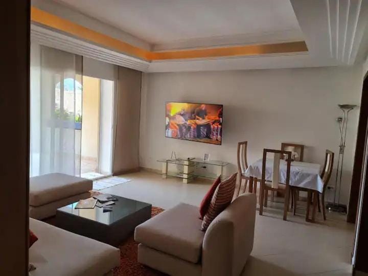 Communal lounge/ TV room, TV and multimedia, Living room, Seating area, Dining area