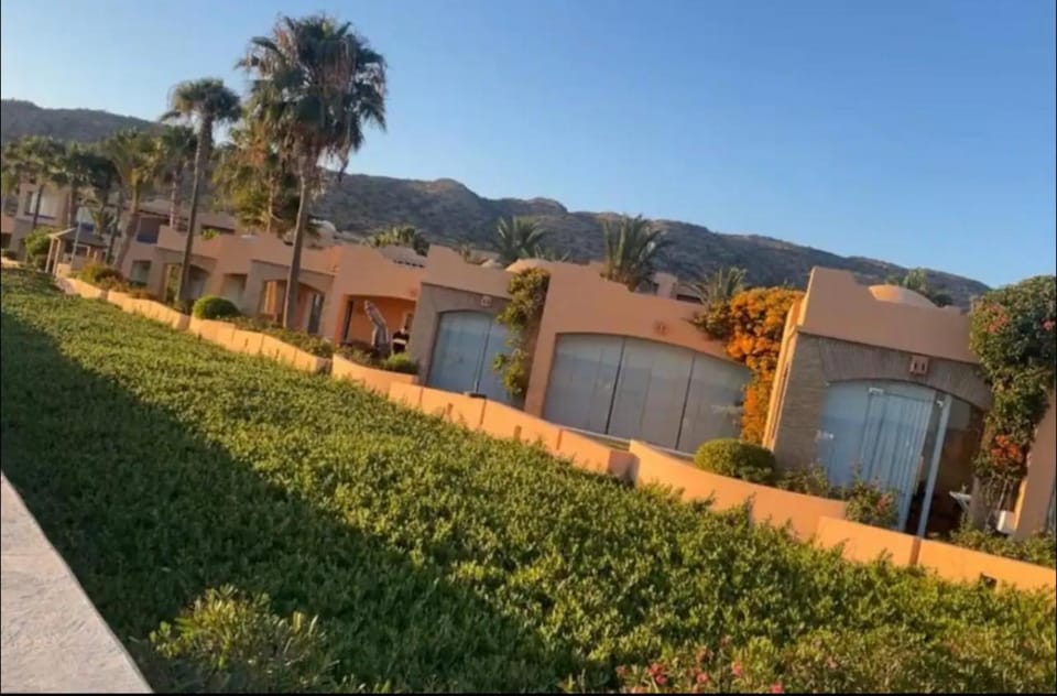 Property building, Day, Natural landscape, Mountain view
