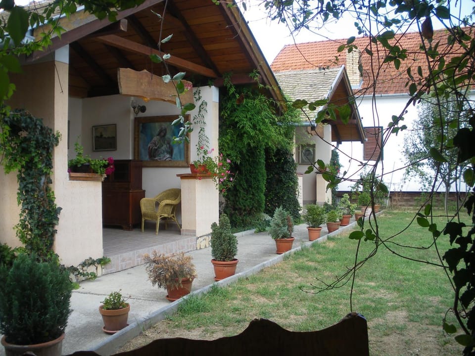 Facade/entrance, Day, Garden, Garden view