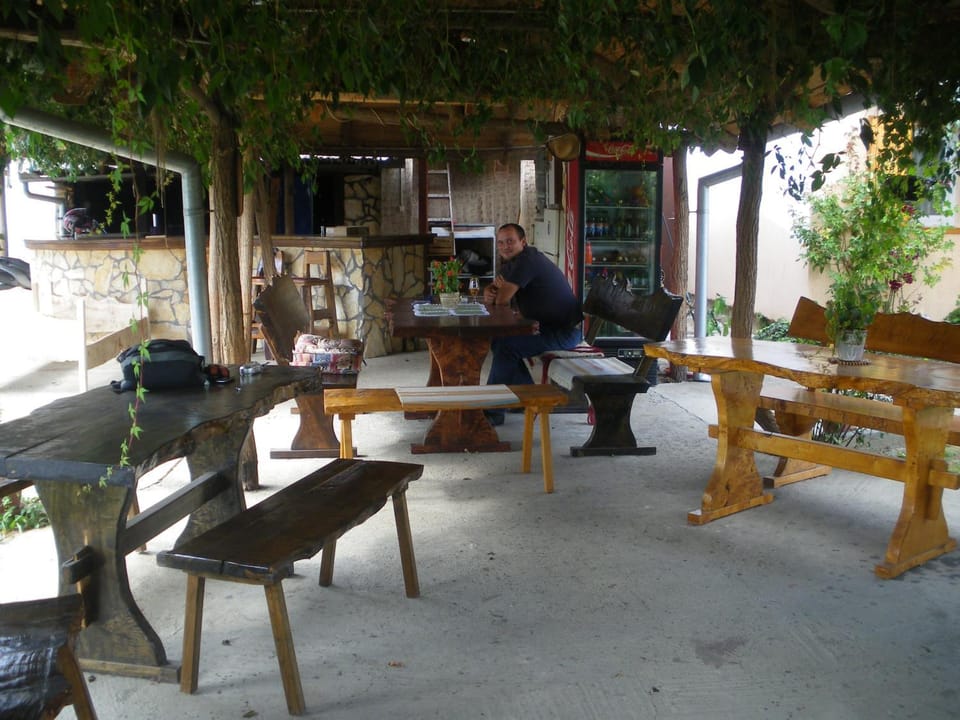 Patio, Day, People, Other, Banquet/Function facilities, group of guests