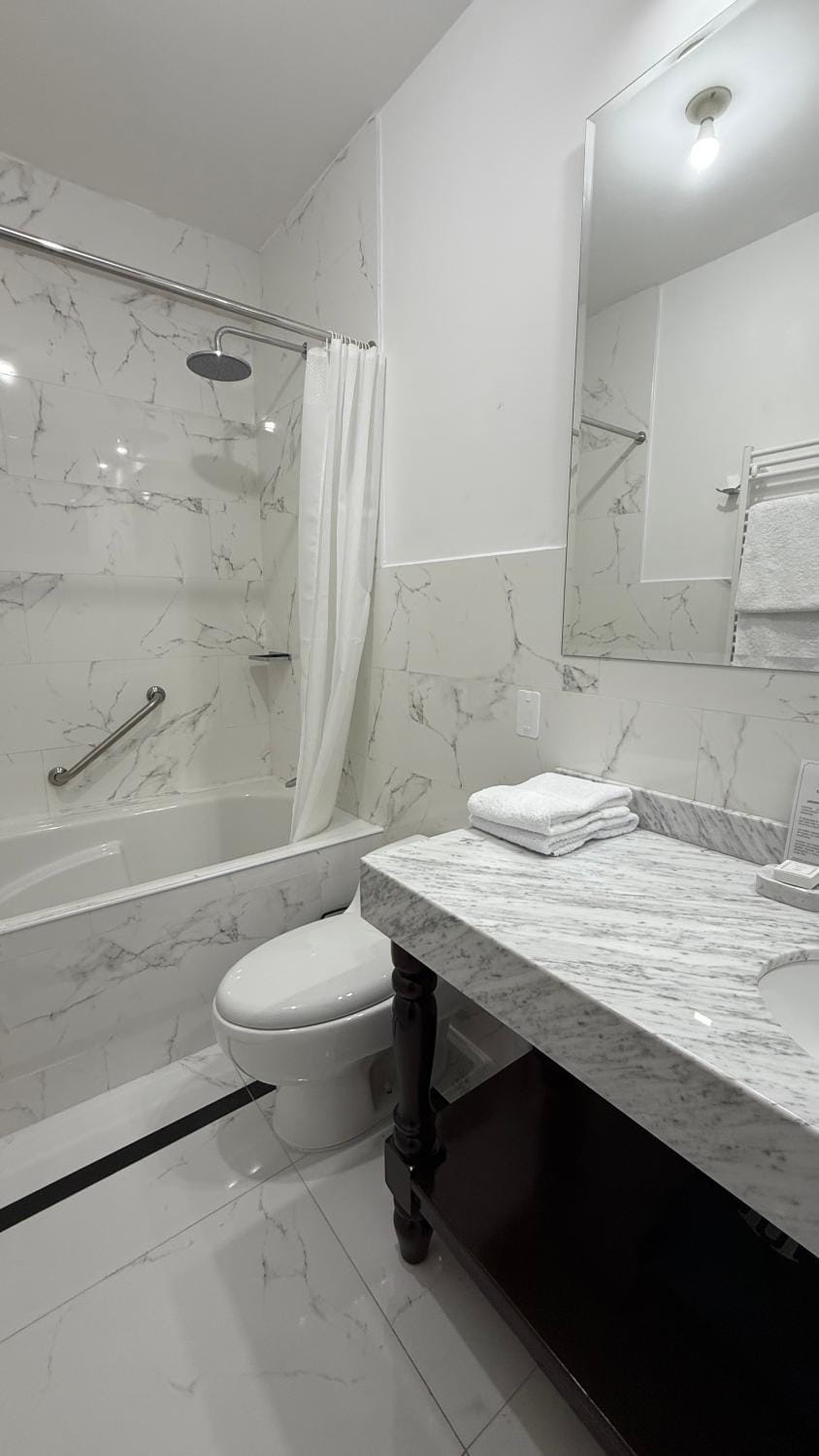 Bathroom, Bath, towels