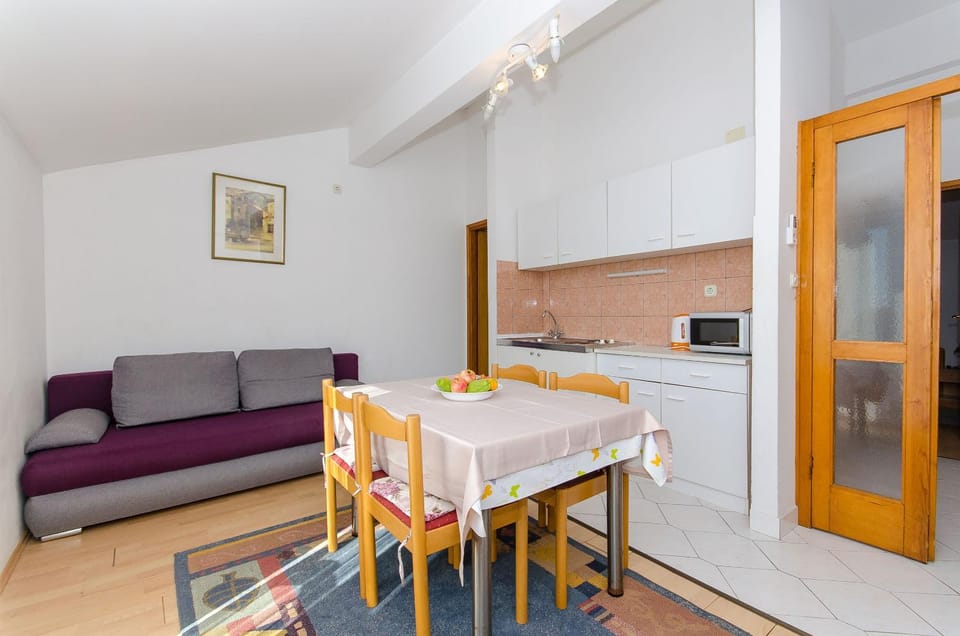 Kitchen or kitchenette, Living room, Dining area