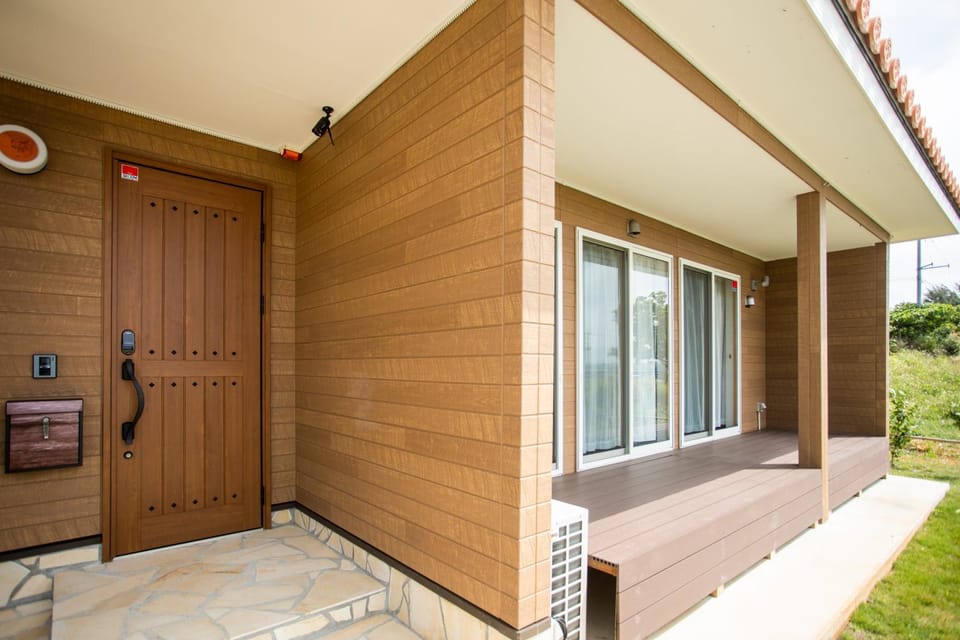 Facade/entrance