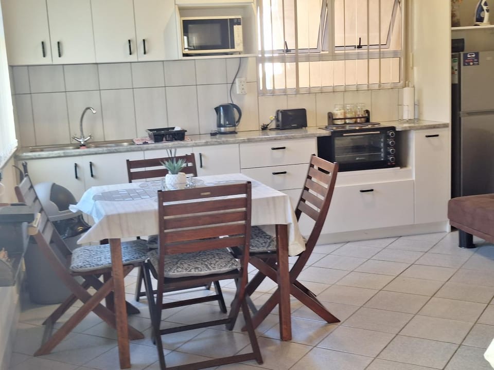 Lyn's Self Catering Apartment in Namibia