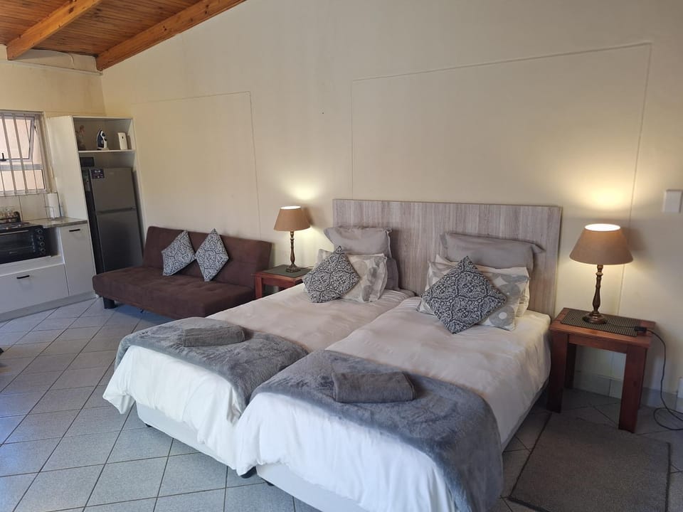 Lyn's Self Catering Apartment in Namibia