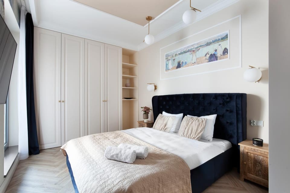 Photo of the whole room, Bedroom