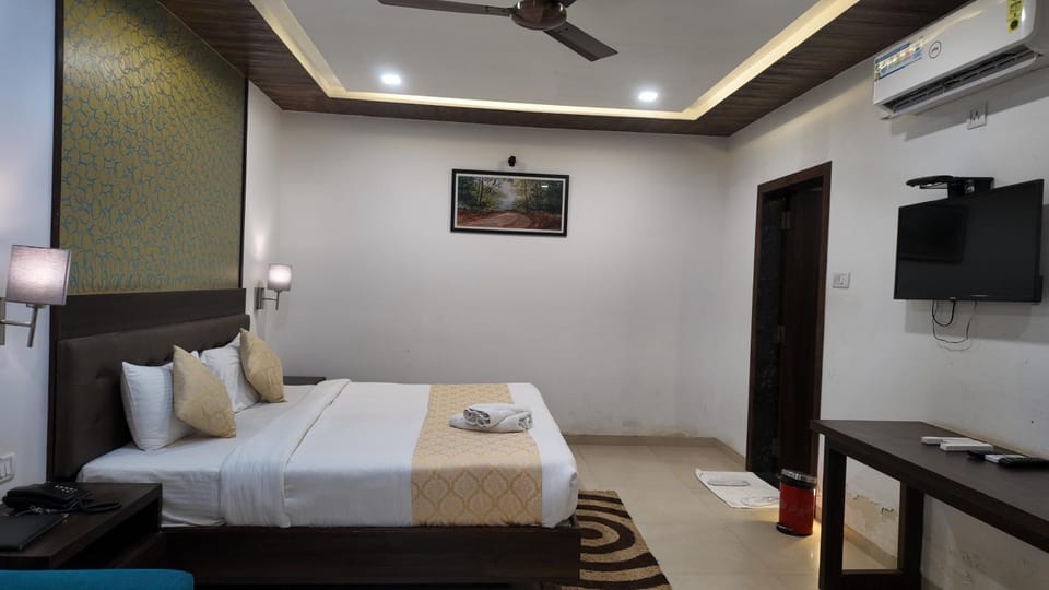 Bed, TV and multimedia, Photo of the whole room, Bedroom, air conditioner