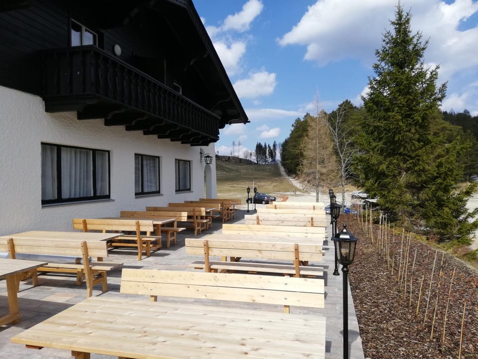 Property building, Restaurant/places to eat