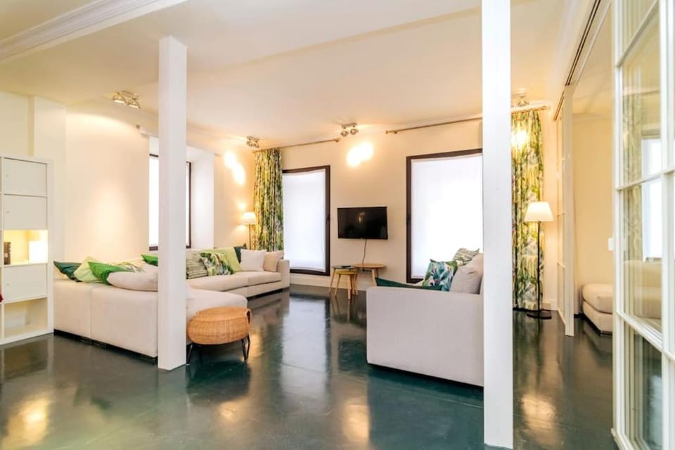 TV and multimedia, Living room, Seating area