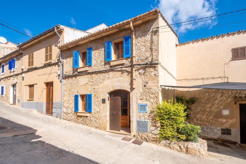 Townhouse Can Neri by SunVillas Mallorca House in Pollença