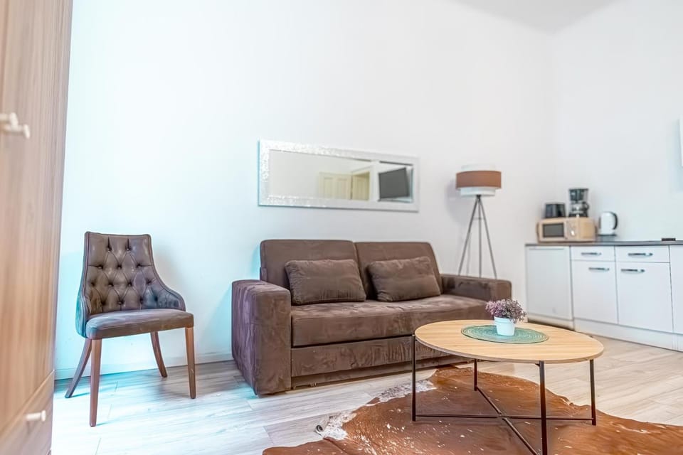 Kitchen or kitchenette, Seating area