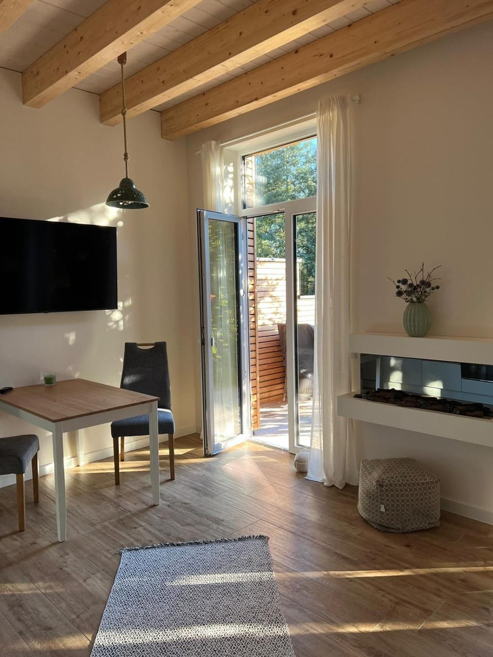 Living room, Dining area