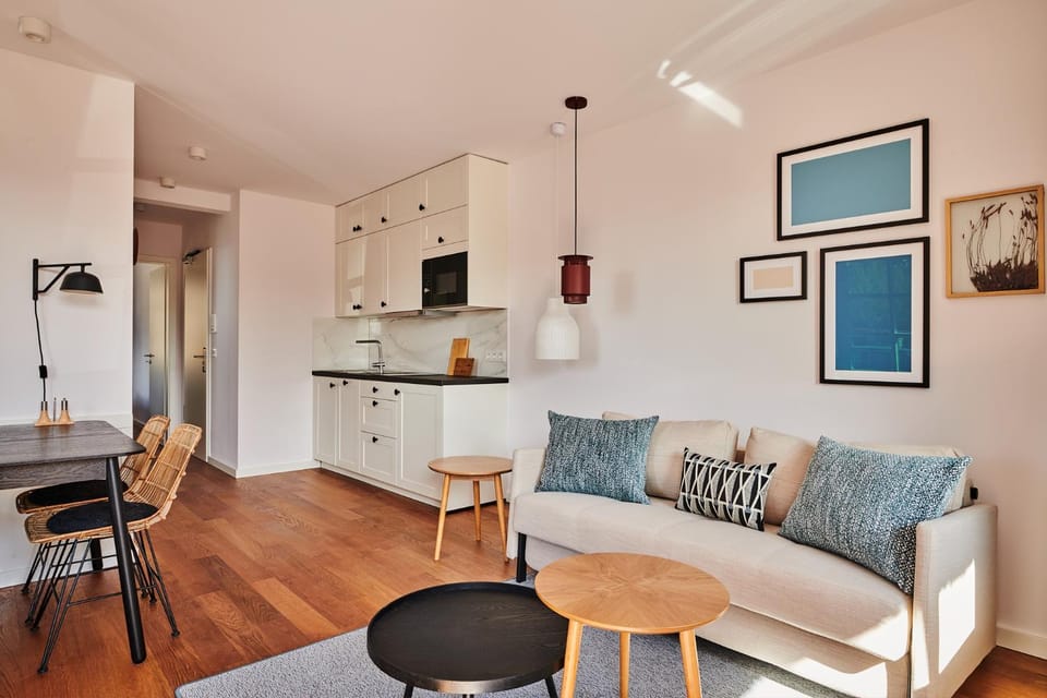 Property building, Coffee/tea facilities, Kitchen or kitchenette, Seating area