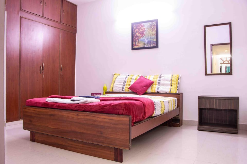Photo of the whole room, Bedroom