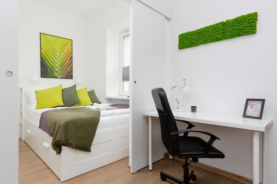 Bed, Business facilities, Bedroom