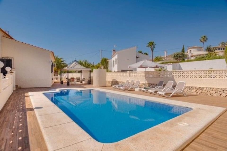 Property building, Balcony/Terrace, Swimming pool