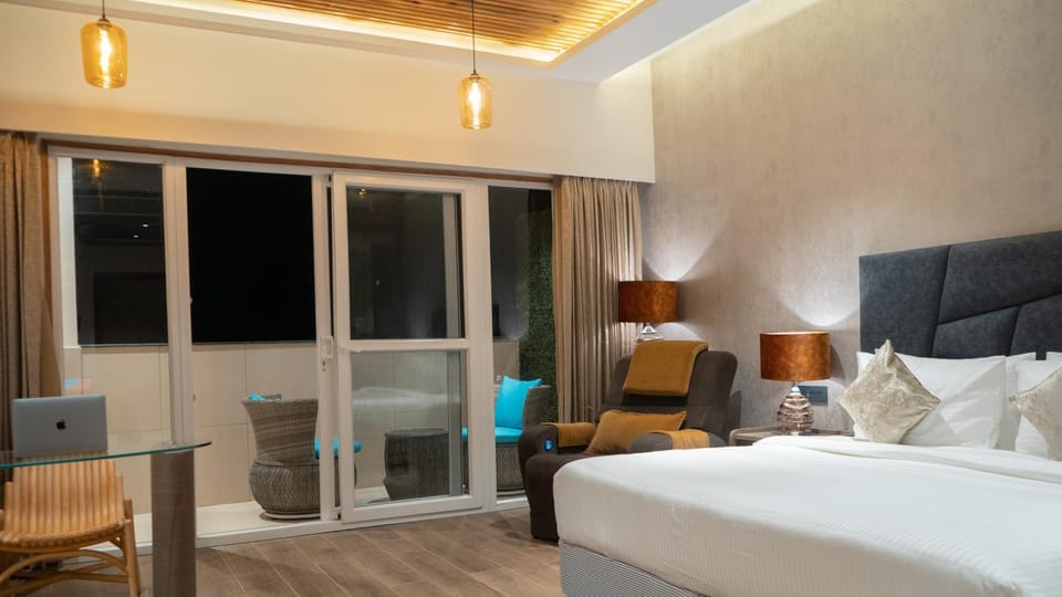 Photo of the whole room, Bedroom