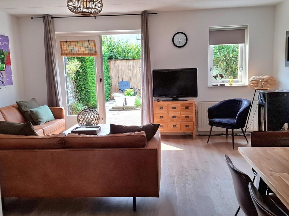 View (from property/room), Living room, Inner courtyard view