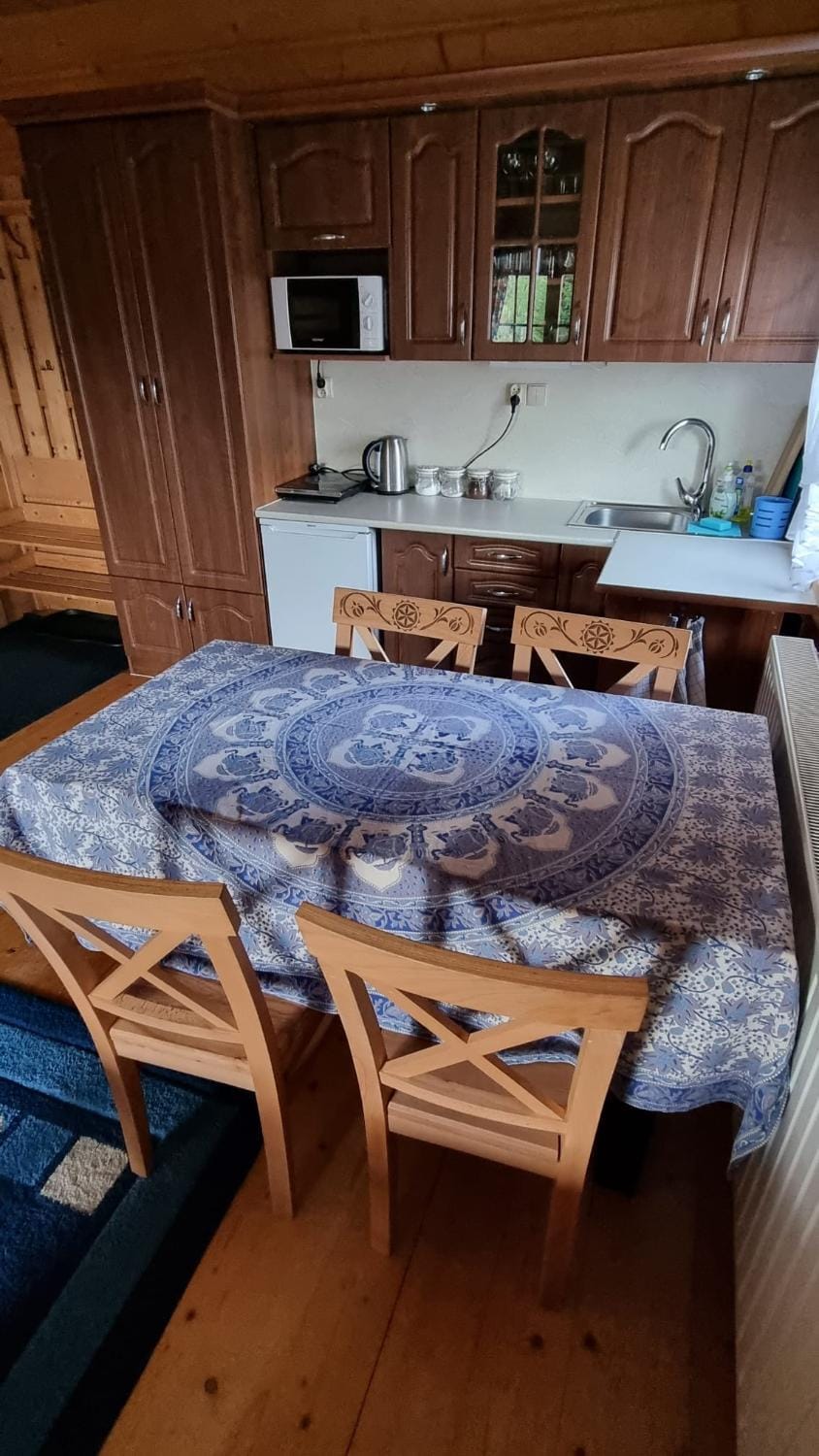 Kitchen or kitchenette, Living room, Seating area, Dining area, stove