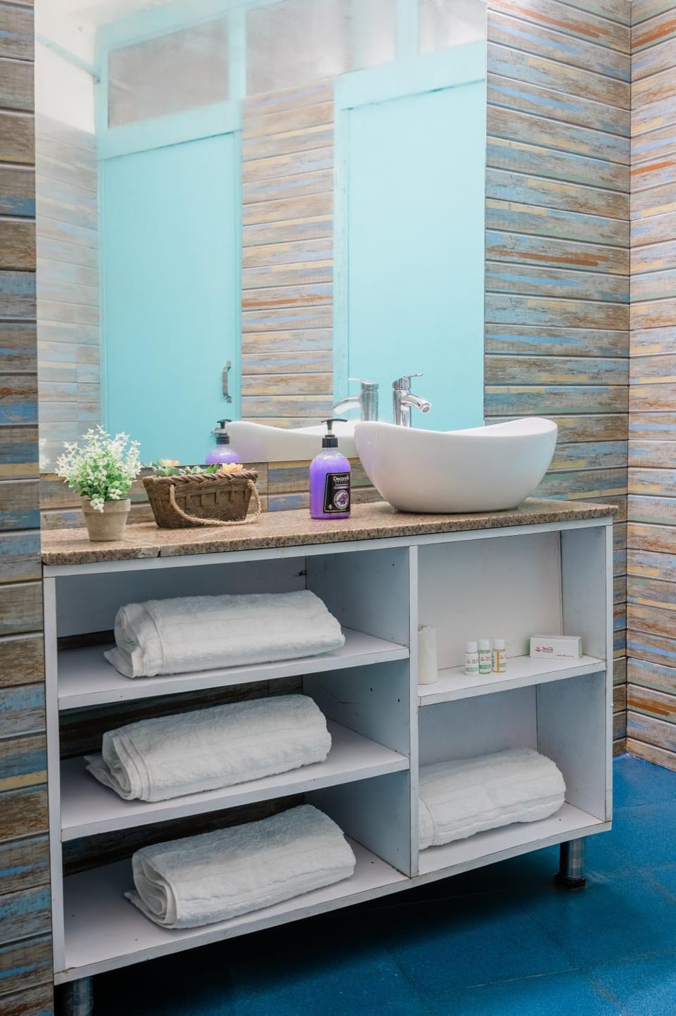 Bathroom, towels