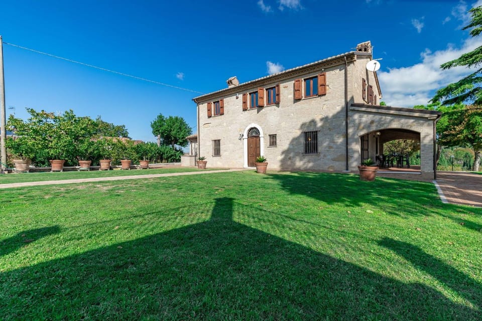 Property building, Spring, Day, Natural landscape, Garden, Garden view, Landmark view