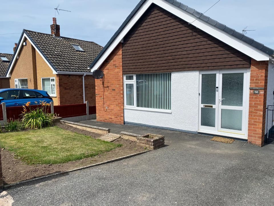 3-Beds Sleeps 6 Walking distance to Castle & Town House in Abergele