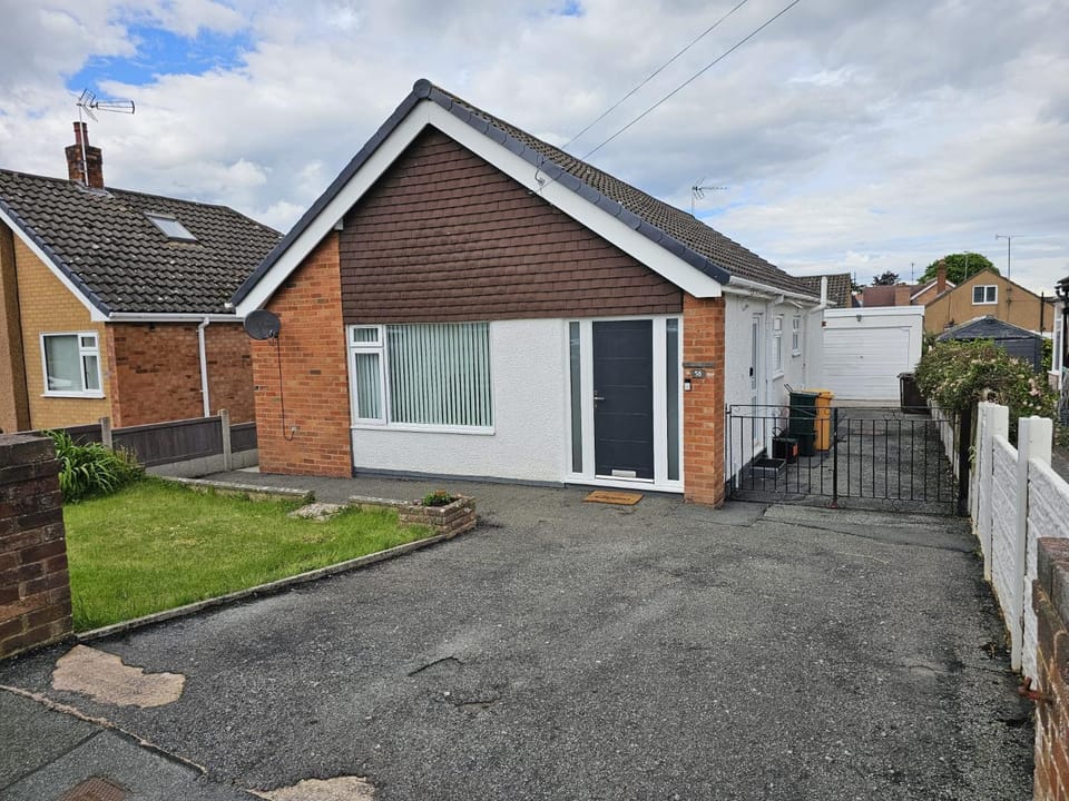 3-Beds Sleeps 6 Walking distance to Castle & Town House in Abergele