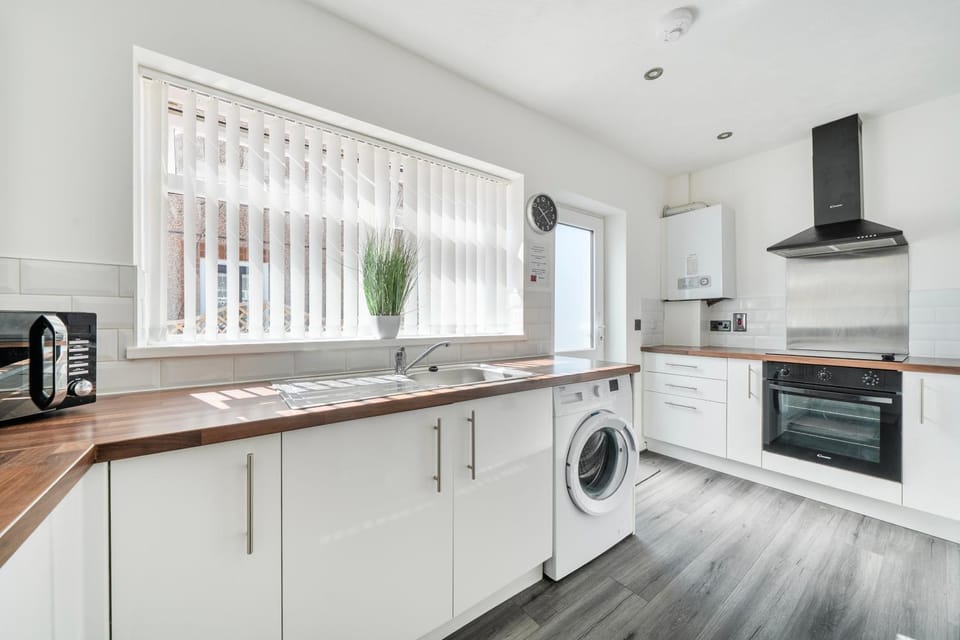 3-Beds Sleeps 6 Walking distance to Castle & Town House in Abergele