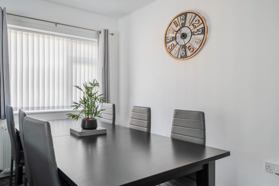 3-Beds Sleeps 6 Walking distance to Castle & Town House in Abergele