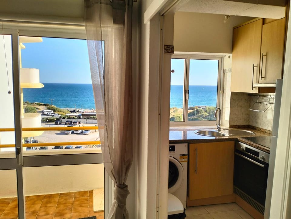 Kitchen or kitchenette, Sea view