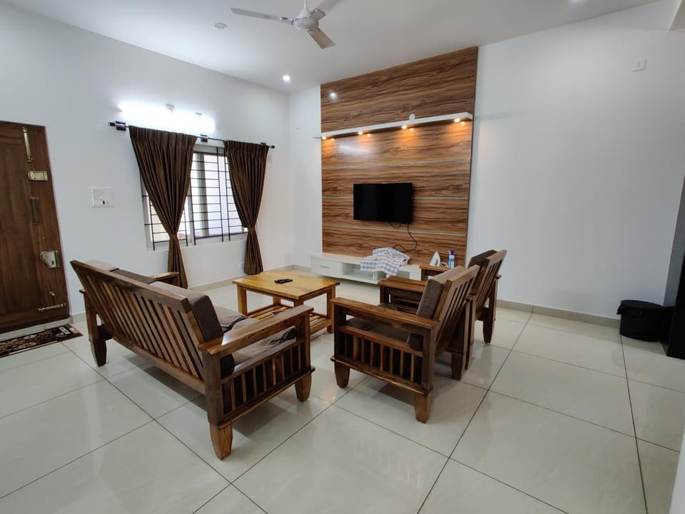 Communal lounge/ TV room, TV and multimedia, Living room, Seating area