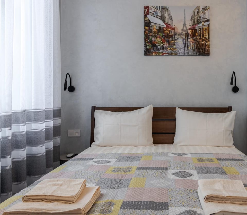 Bed, Bedroom, towels