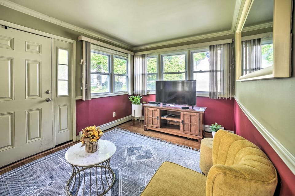 Pet-Friendly Latham Retreat ~ 7 Mi to Albany! House in Latham