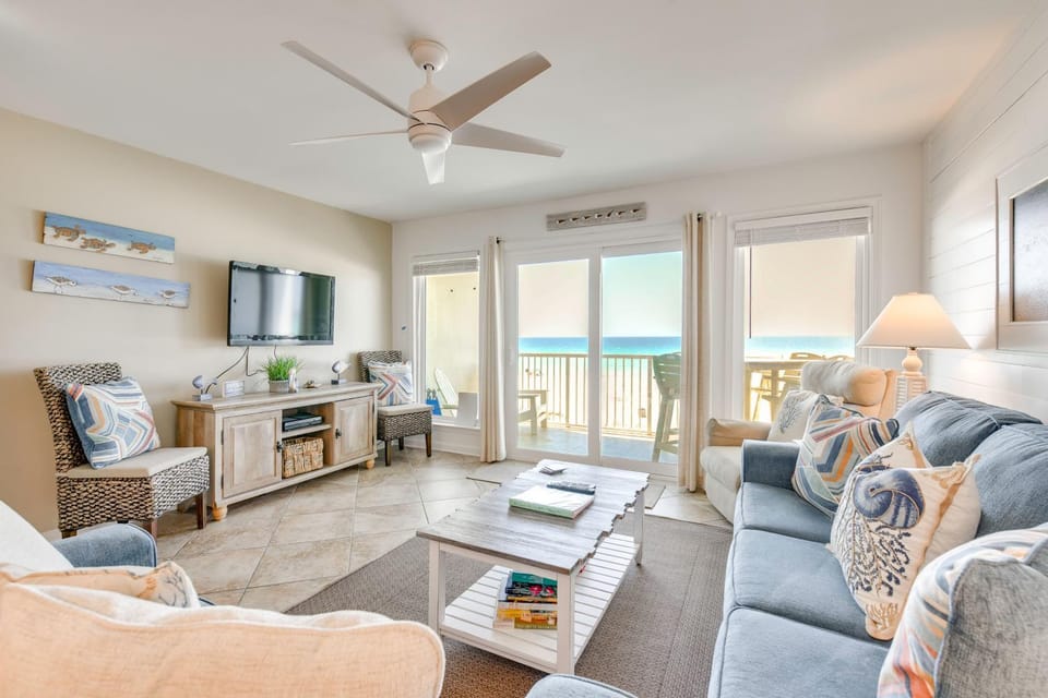2-Story Beachfront Condo in PCB w/ Community Pool! House in Panama City Beach