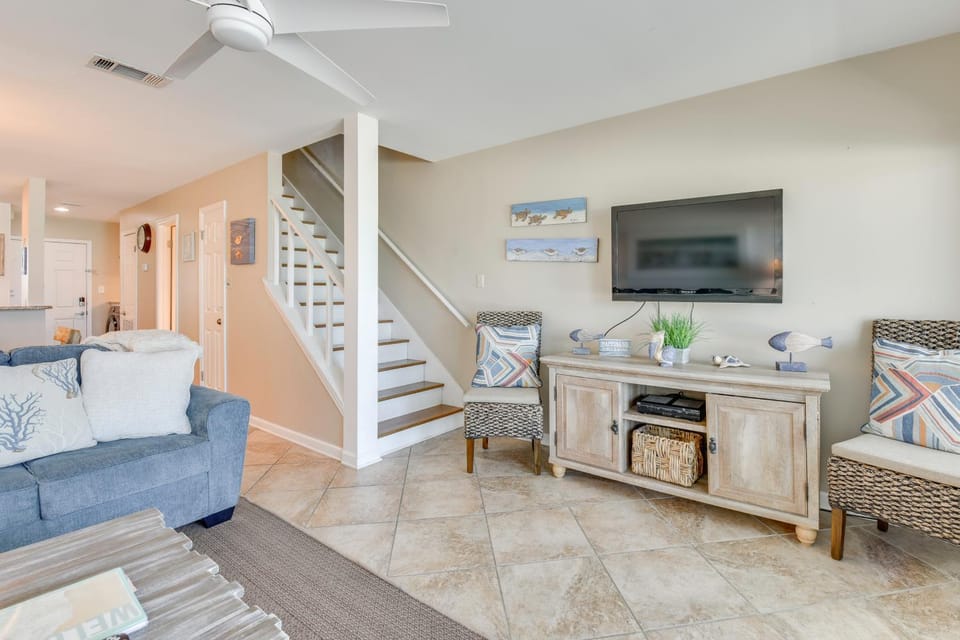 2-Story Beachfront Condo in PCB w/ Community Pool! House in Panama City Beach