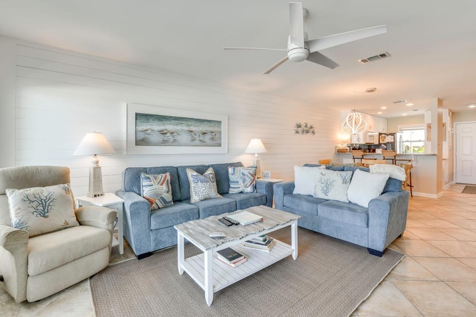 2-Story Beachfront Condo in PCB w/ Community Pool! House in Panama City Beach