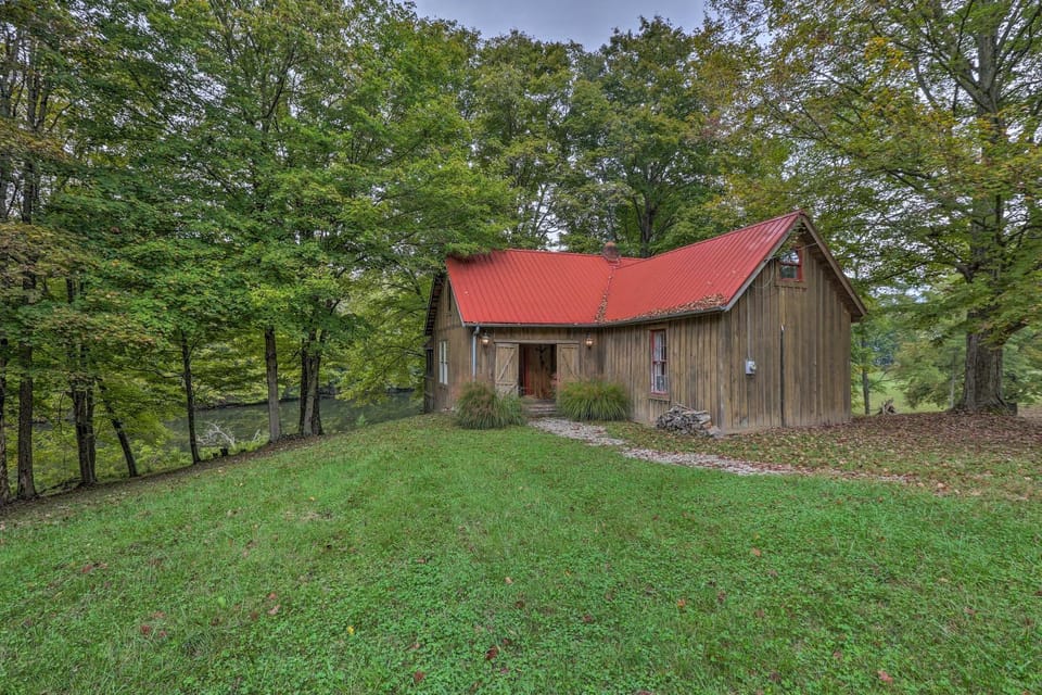 Rustic Cabin in the Woods 2-Acre Fishing Pond! Cabin in Rising Sun
