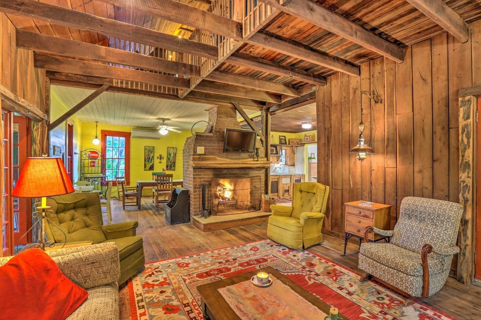 Rustic Cabin in the Woods 2-Acre Fishing Pond! Cabin in Rising Sun