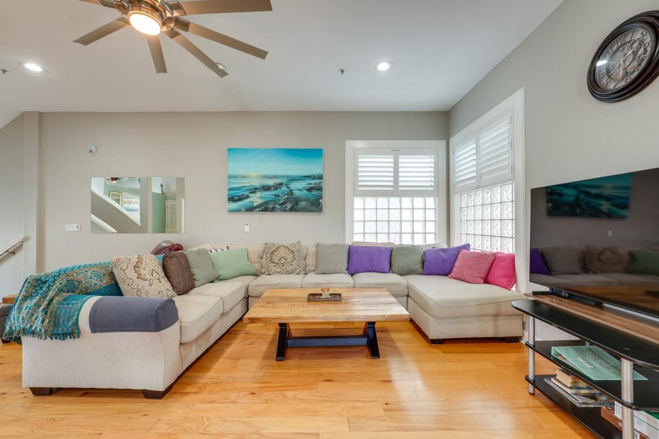 Coastal 'Sea Side' Townhome - Walk to Beach! House in Clearwater Beach