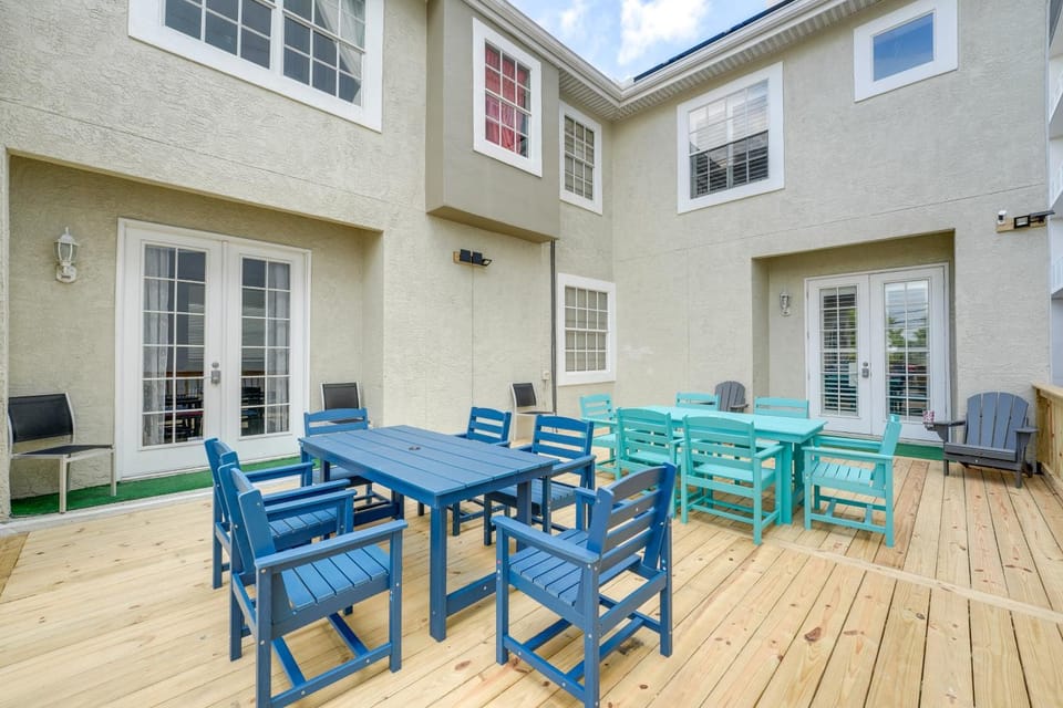 Coastal 'Sea Side' Townhome - Walk to Beach! House in Clearwater Beach