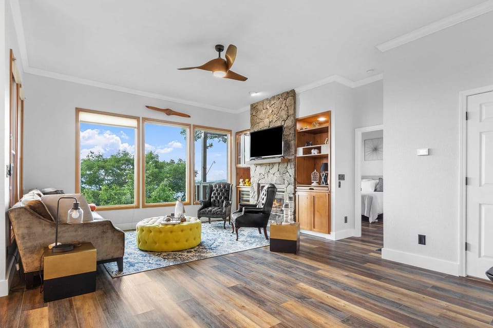 Hiking On-Site: Mtn-View Burnsville Condo! House in Tennessee