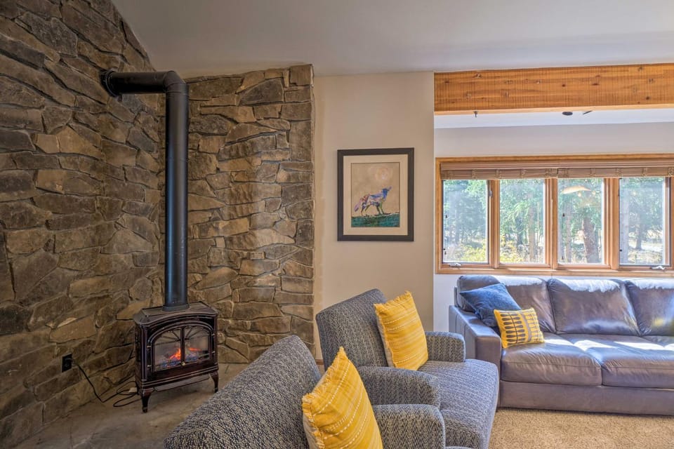 6 Mi to Breck Resort: Family Cabin w/ Game Room Cabin in Blue River