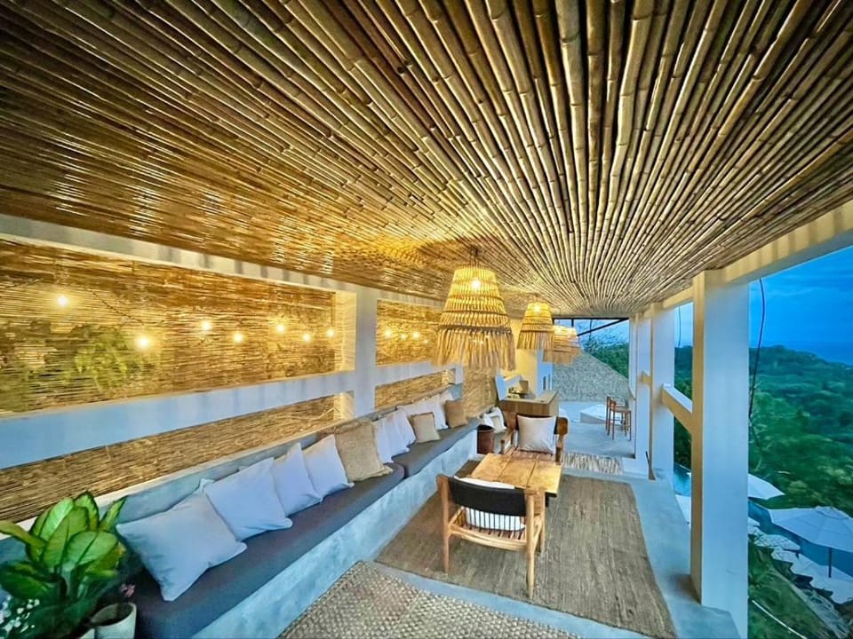 Restaurant/places to eat, Lounge or bar, Seating area, Dining area, Meals, Meals