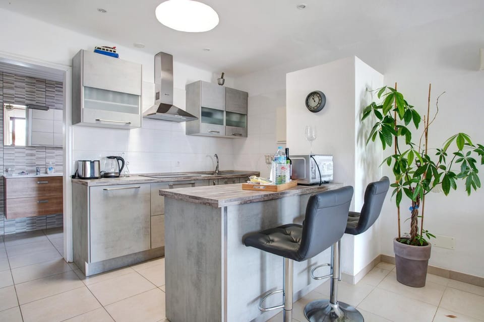 Kitchen or kitchenette, Living room