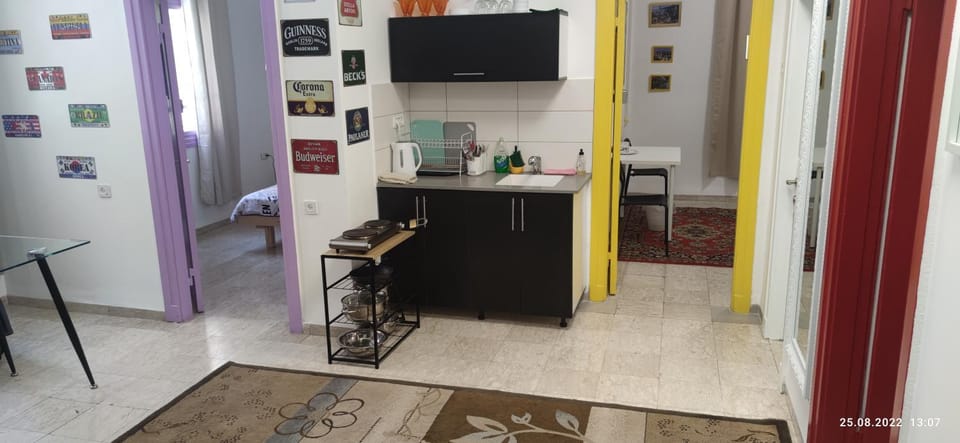Kitchen or kitchenette, Seating area