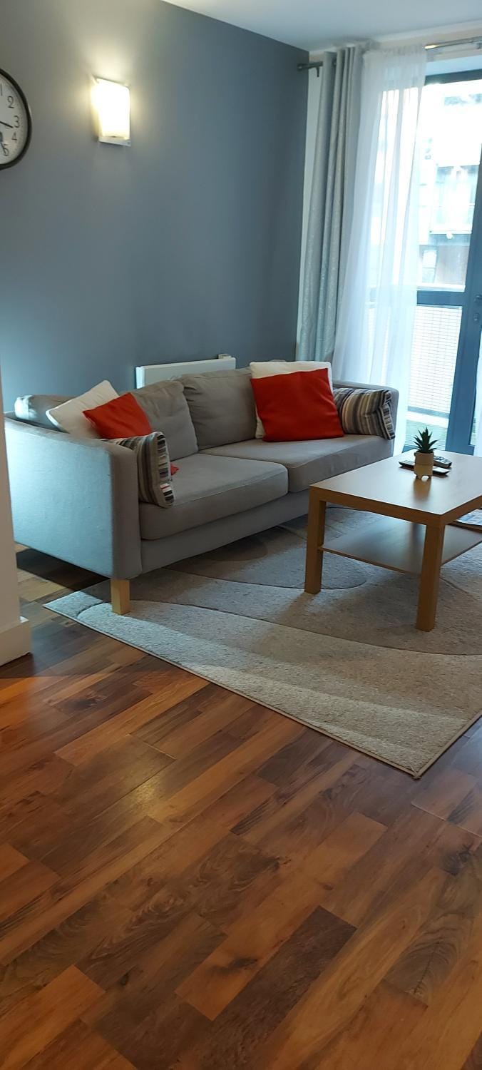 City Apartment in Great Location with a Balcony & Parking Possible - West One Apartment in Sheffield