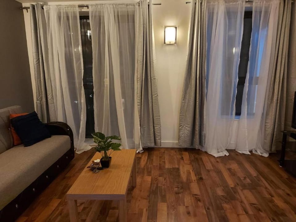 City Apartment in Great Location with a Balcony & Parking Possible - West One Apartment in Sheffield