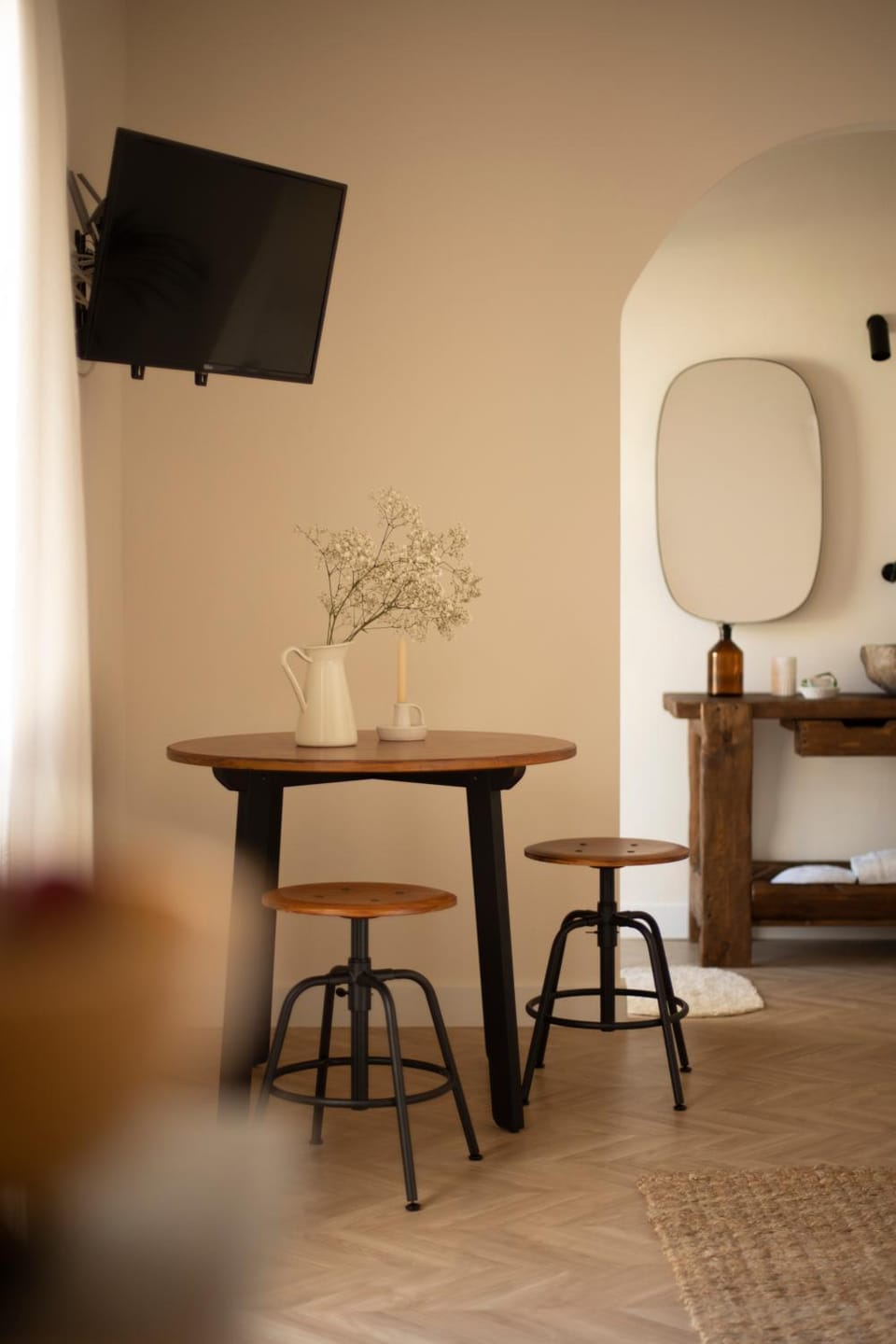 TV and multimedia, Seating area, Dining area